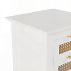 Tables de chevet en bois (lot de 2) avec surfaces en rotin tressé et trois tiroirs