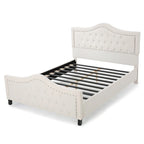Lit plateforme "Queen Size" avec tête et pied de lit arqués, clous décoratifs et capitonnage
