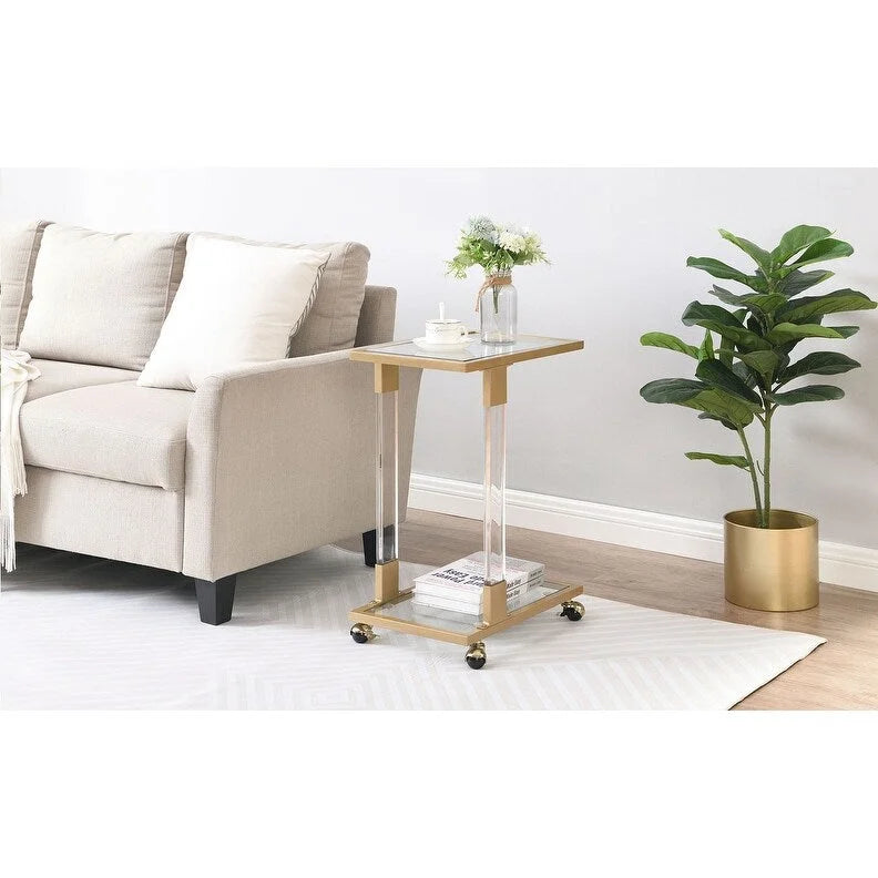 Table d'appoint contemporaine en forme de C Grondin avec plateau en verre trempé, structure en acier et acrylique, roulettes verrouillables