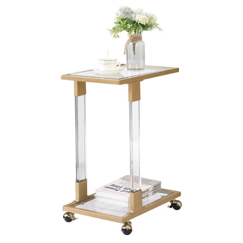 Table d'appoint contemporaine en forme de C Grondin avec plateau en verre trempé, structure en acier et acrylique, roulettes verrouillables