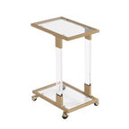 Table d'appoint contemporaine en forme de C Grondin avec plateau en verre trempé, structure en acier et acrylique, roulettes verrouillables