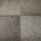 Table d'appoint en cuir pleine fleur gris avec pieds argentés en diagonale, 1-2 personnes